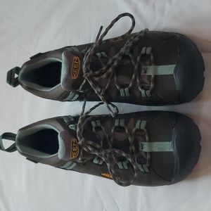 KEEN Targhee hiking shoe, size 9.5, dark gray/ light bluegreen